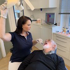 Zahnarztpraxis Dr. Judith Riebeck in Hannover, bei der Behandlung